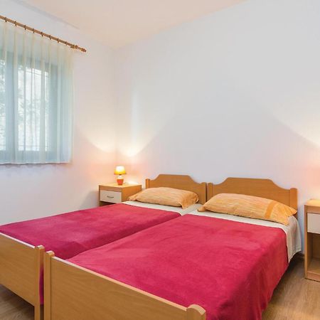 Beautiful Apartment In Porec With Kitchen מראה חיצוני תמונה