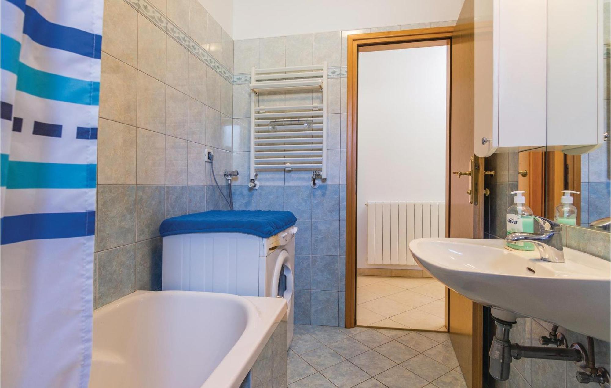 Beautiful Apartment In Porec With Kitchen מראה חיצוני תמונה