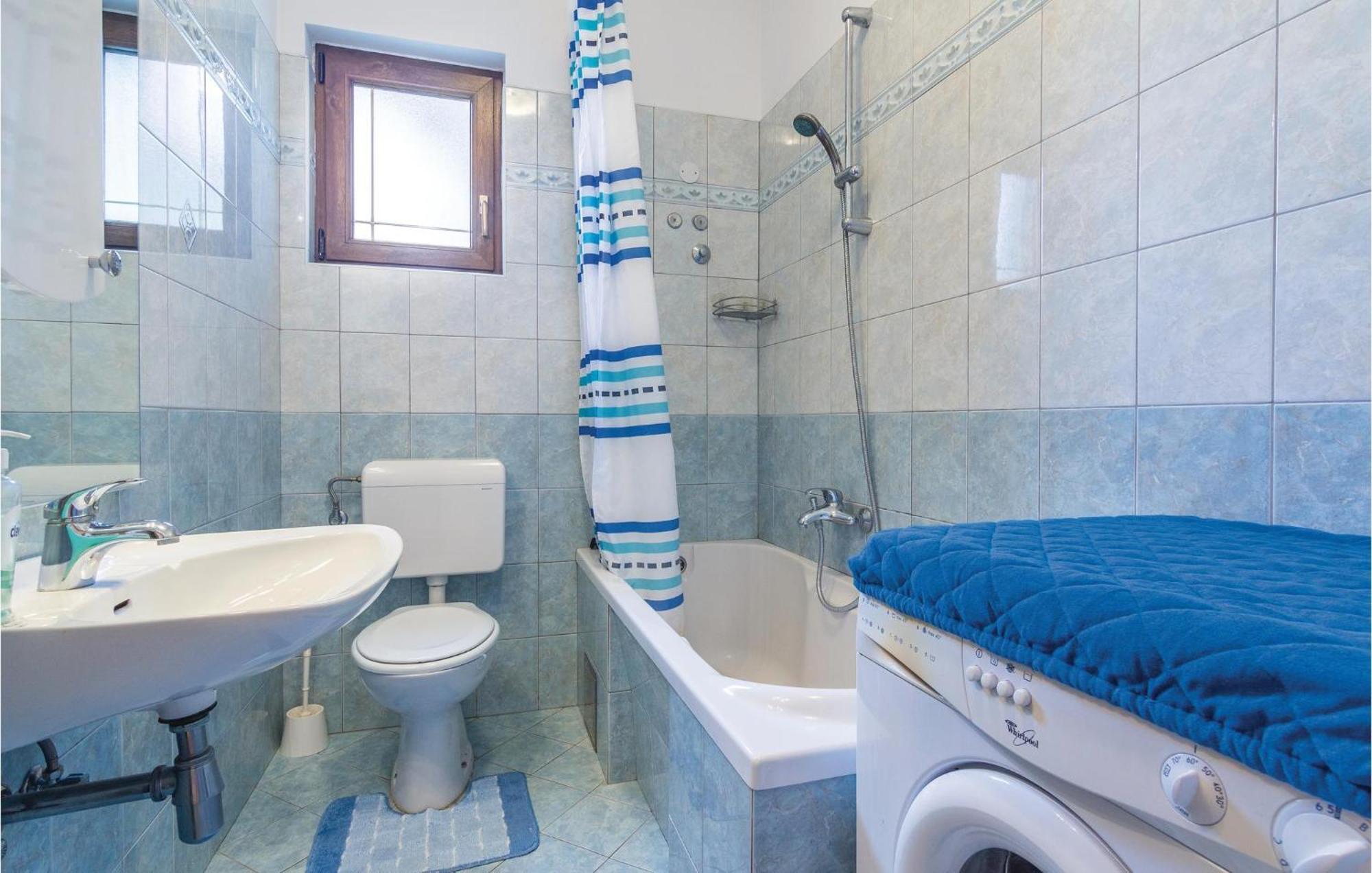 Beautiful Apartment In Porec With Kitchen מראה חיצוני תמונה