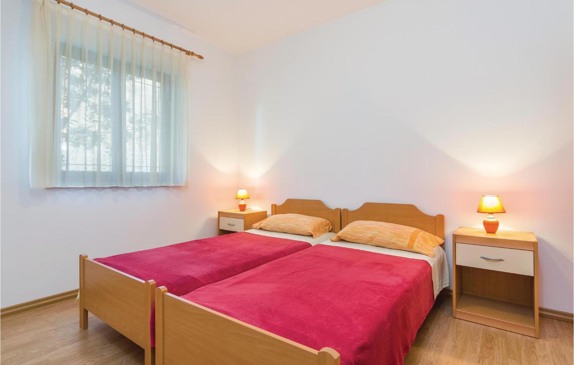Beautiful Apartment In Porec With Kitchen מראה חיצוני תמונה