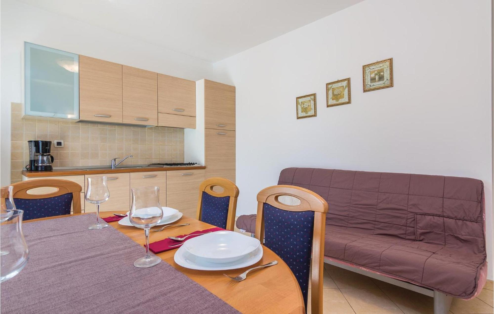Beautiful Apartment In Porec With Kitchen מראה חיצוני תמונה
