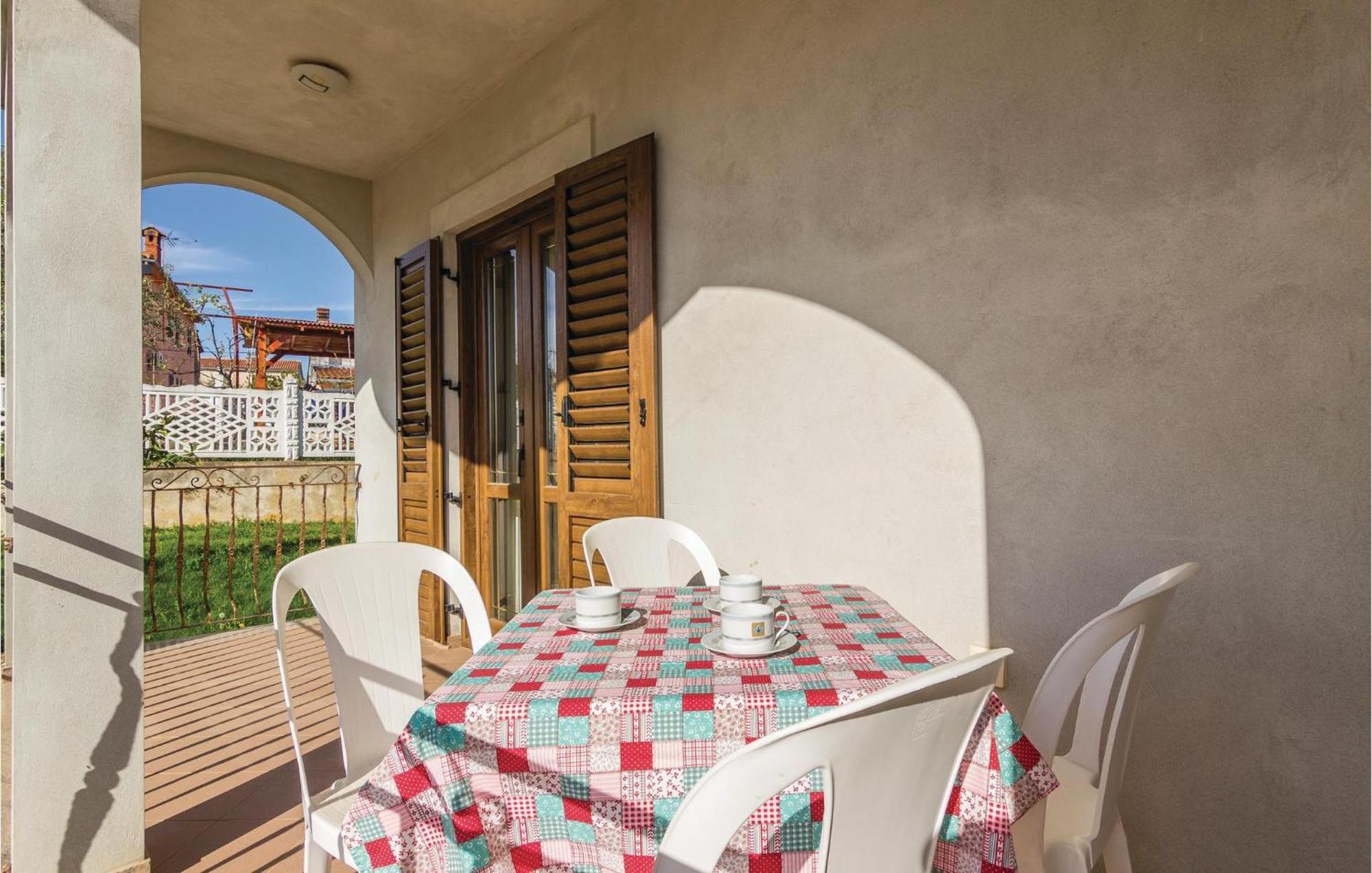Beautiful Apartment In Porec With Kitchen מראה חיצוני תמונה